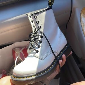 DOC MARTENS 1460 WOMEN'S SMOOTH LEATHER LACE UP BOOTS